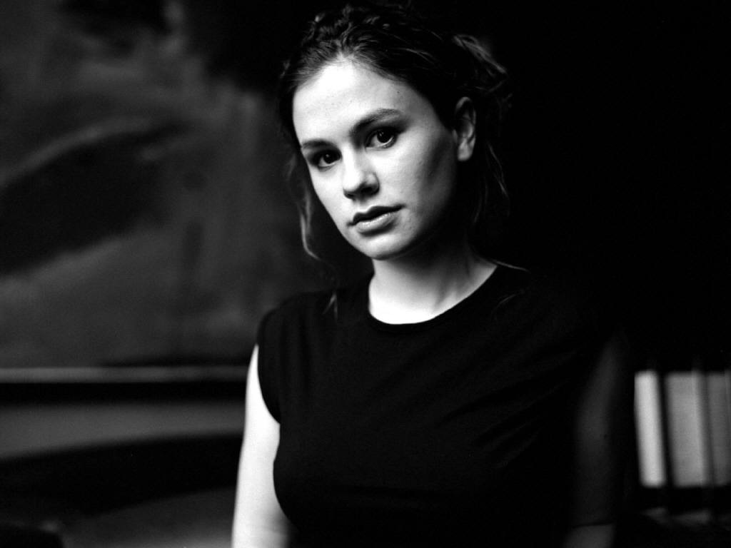 [Anna Paquin 9 1024x768 Wallpaper[2].jpg]